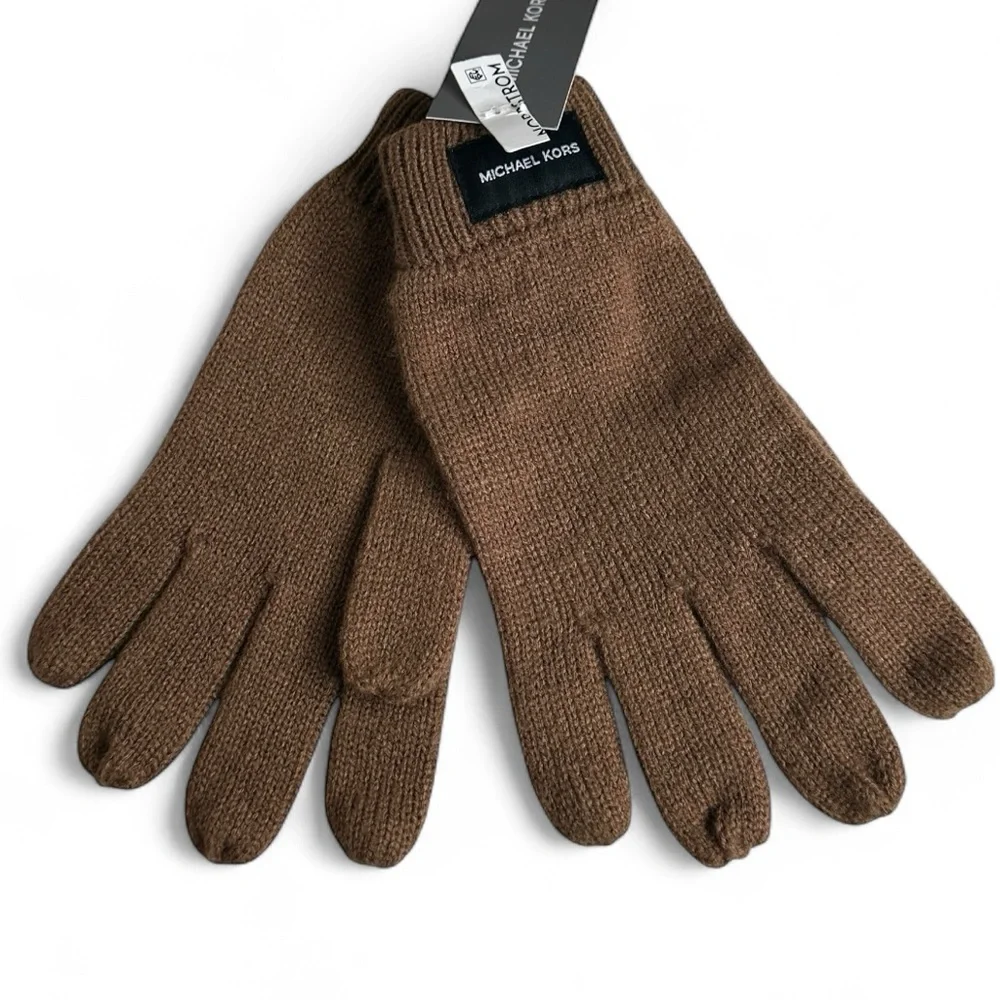 NWT Michael Kors Women's Signature Patch Knit Cuffed OS Gloves Color: Camel